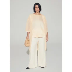 Bluse mit verschiedenen Ärmellängen