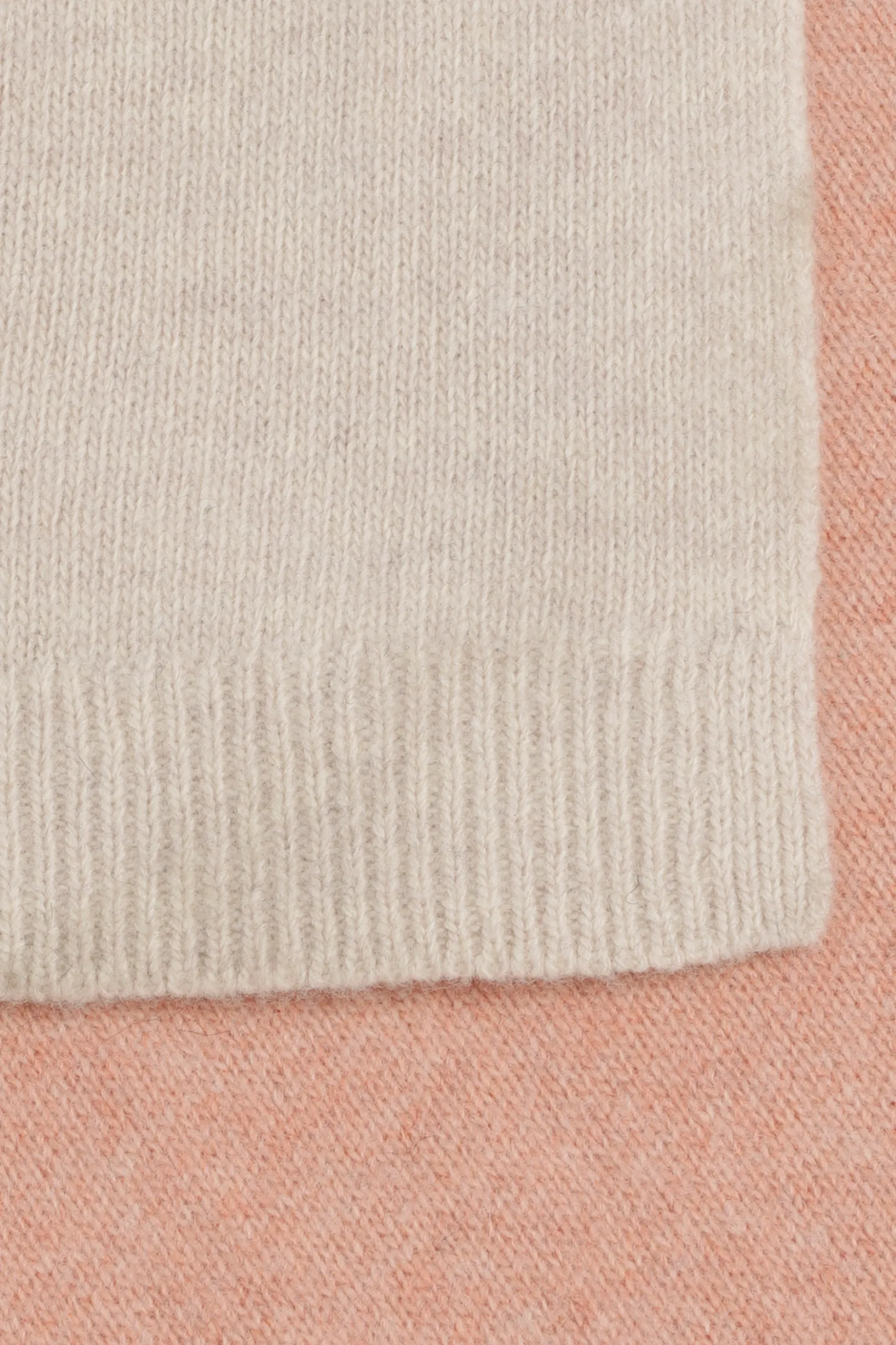 Feinstrickschal mit Farbblockmuster mit Wollanteil