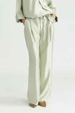 Glänzende Bundfaltenhose