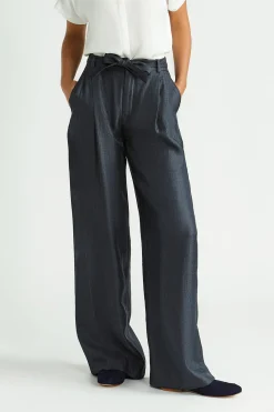 Glänzende Bundfaltenhose