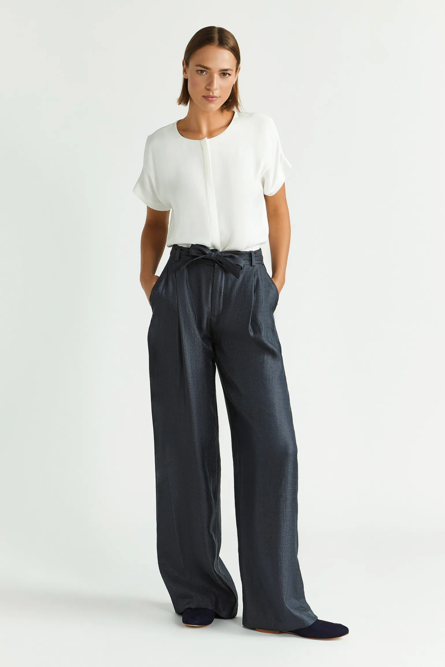 Glänzende Bundfaltenhose