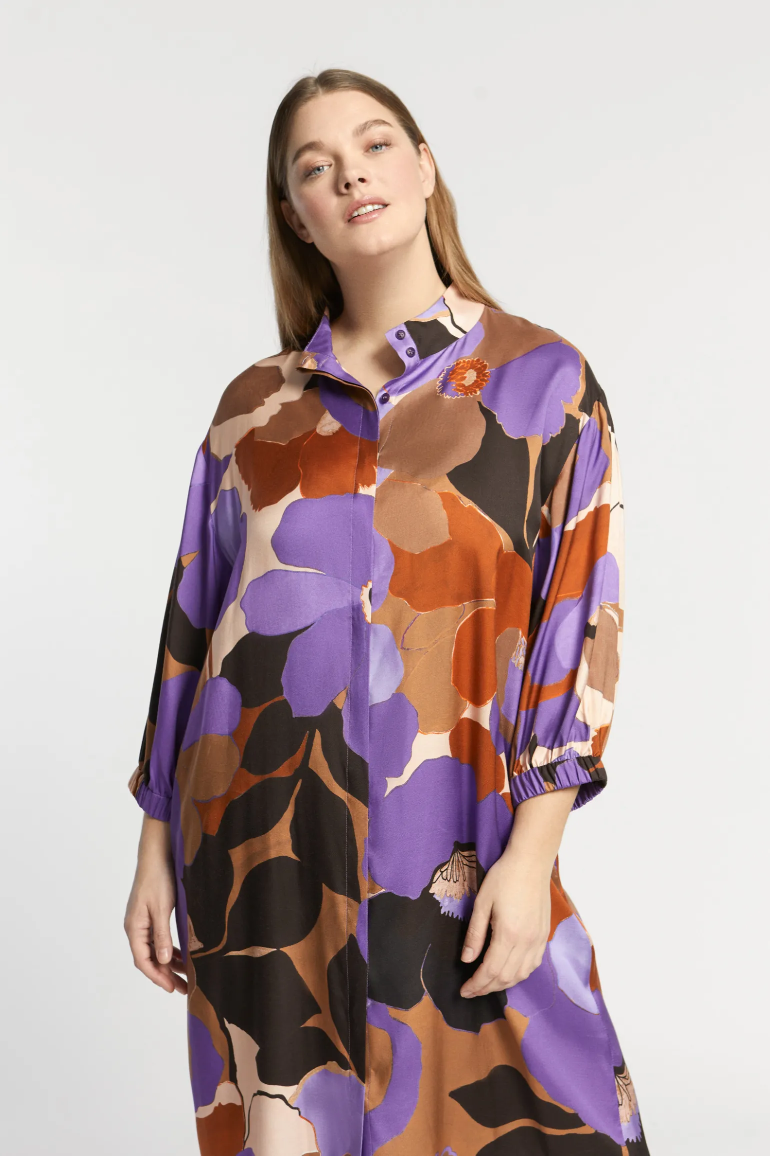 Halblanges Kleid mit Blumenmuster