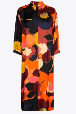 Halblanges Kleid mit Kragen