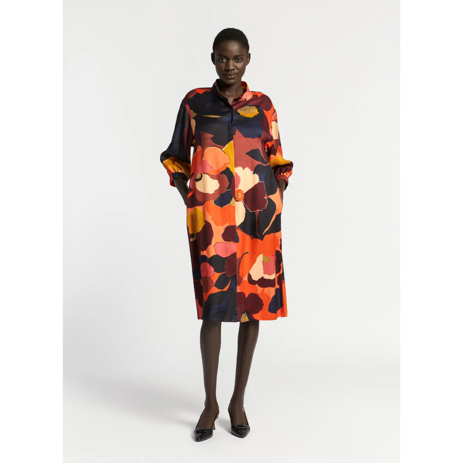 Halblanges Kleid mit Kragen