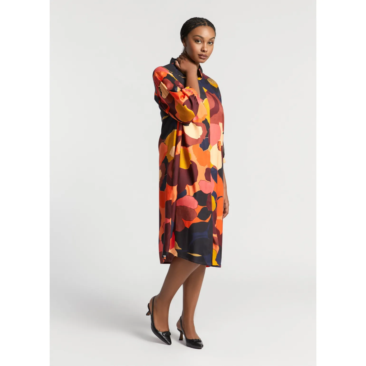 Halblanges Kleid mit Kragen