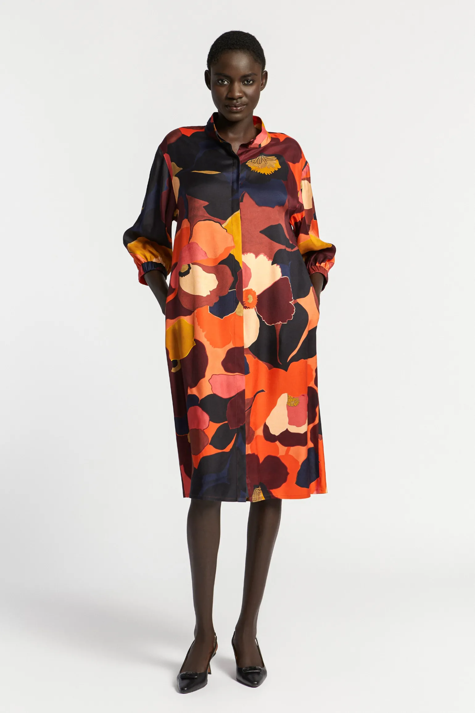 Halblanges Kleid mit Kragen