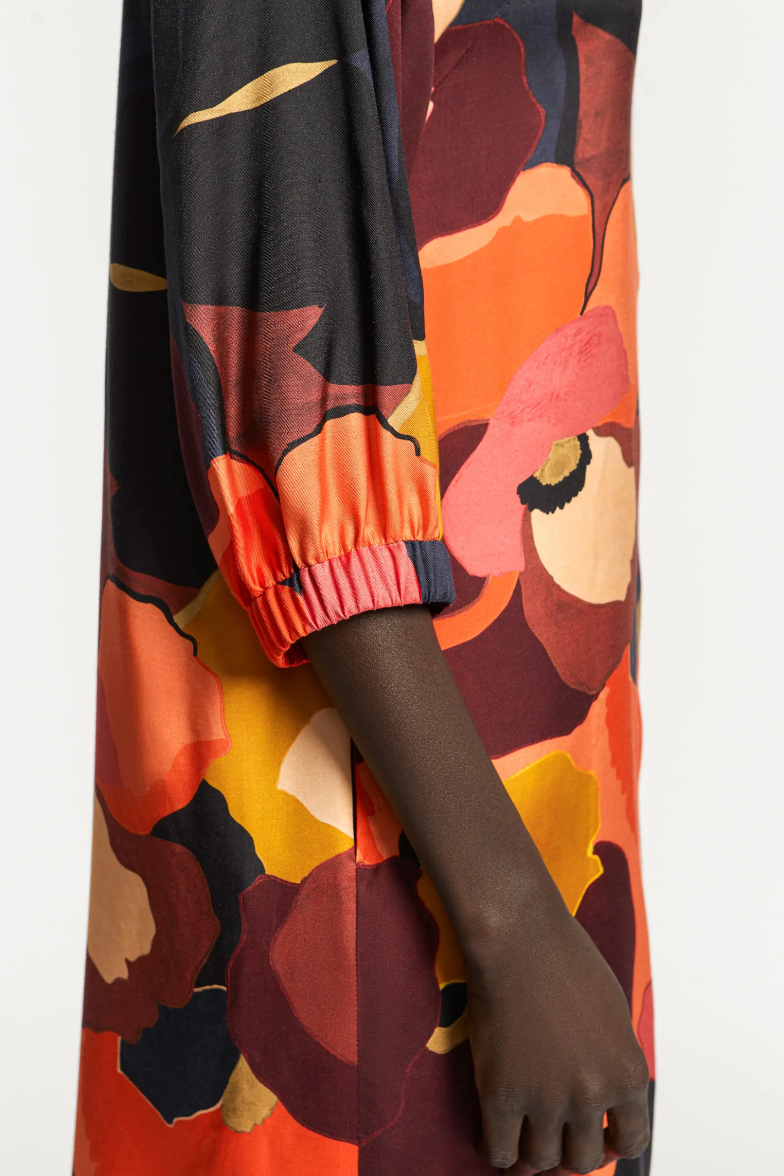 Halblanges Kleid mit Kragen