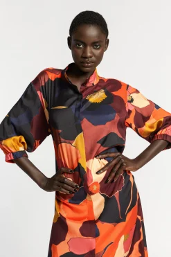 Halblanges Kleid mit Kragen