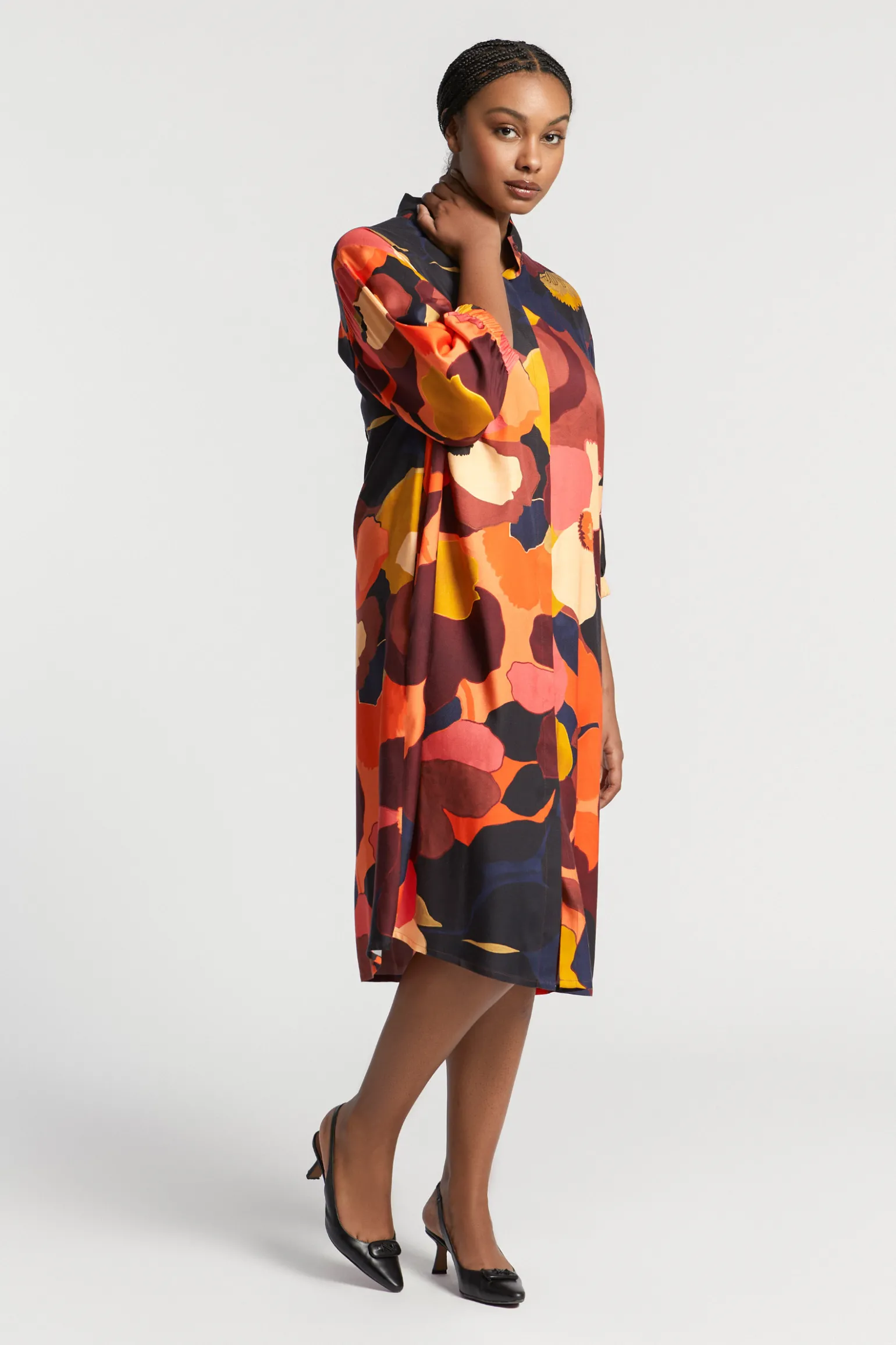 Halblanges Kleid mit Kragen