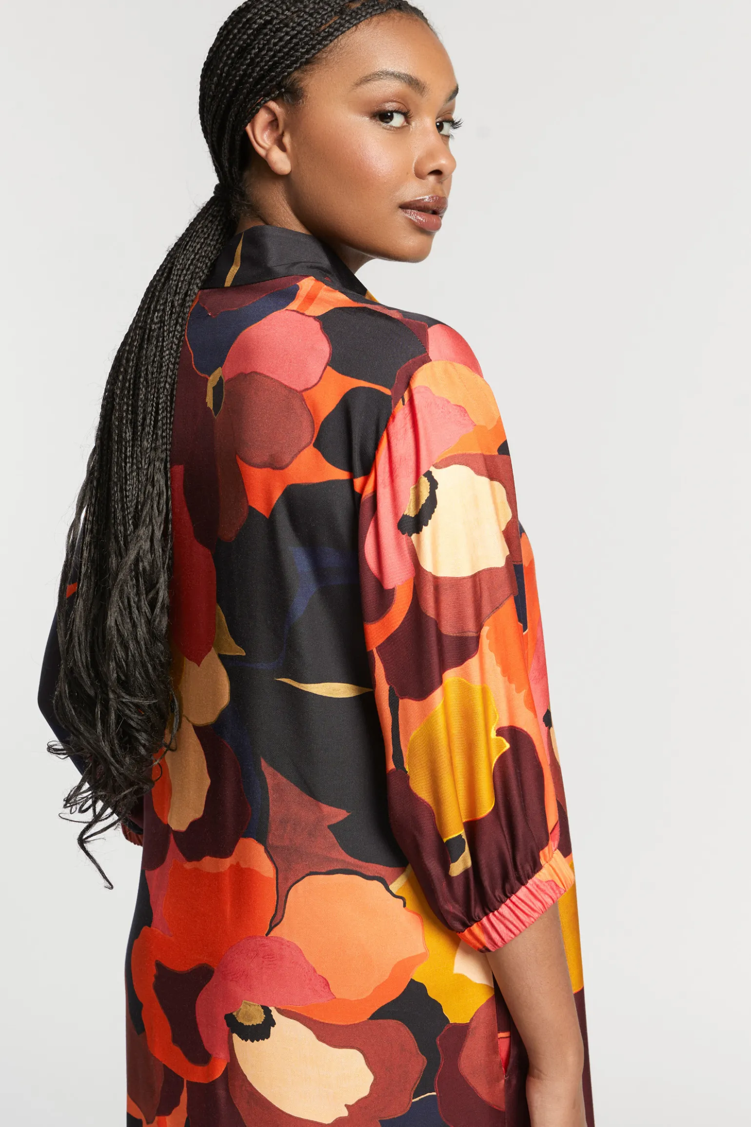 Halblanges Kleid mit Kragen