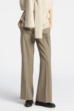 Karohose mit weitem Bein