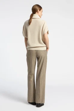 Karohose mit weitem Bein