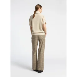 Karohose mit weitem Bein