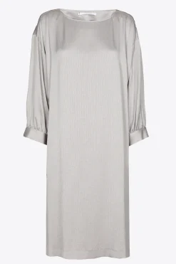 Kleid mit kurzen Ärmeln