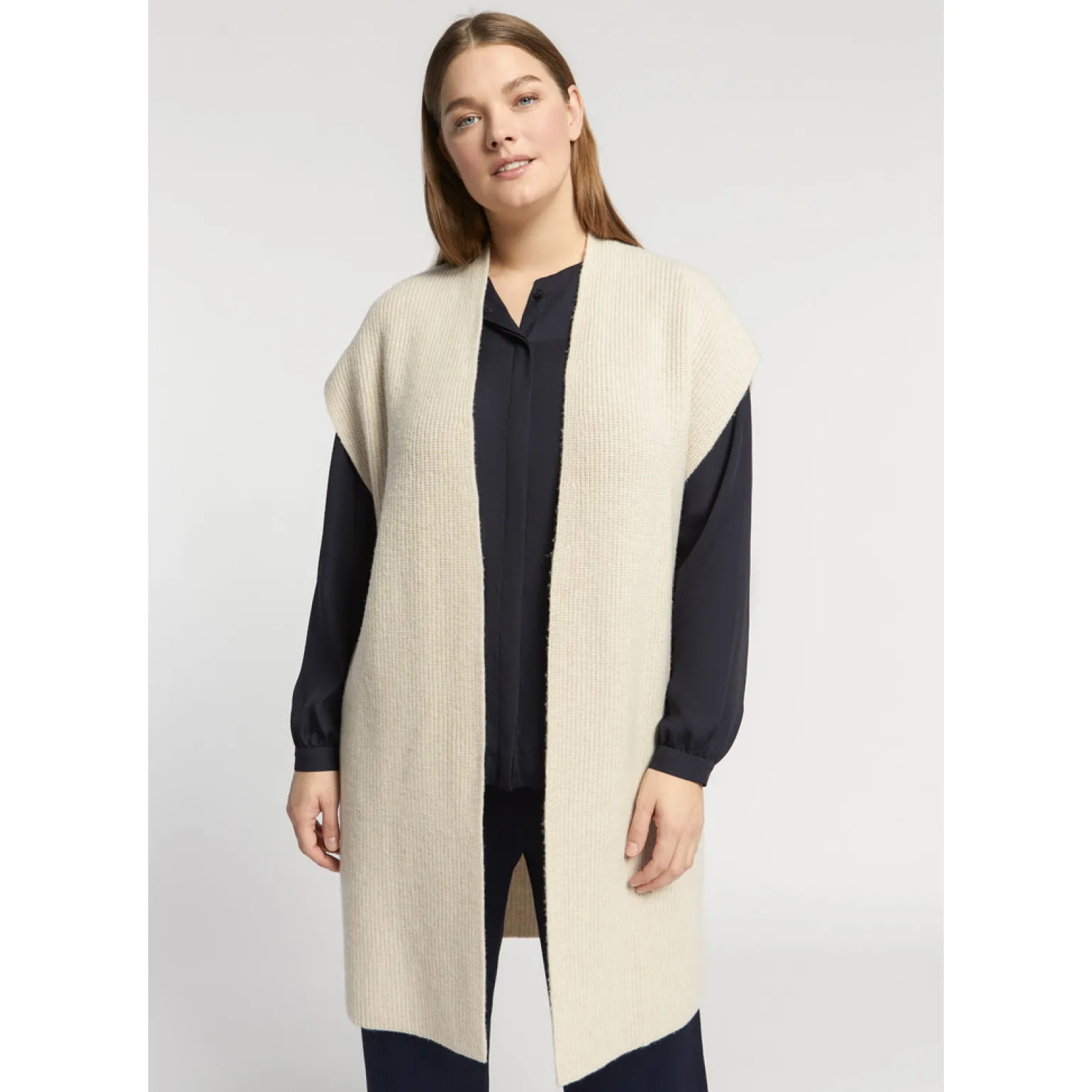 Lange ärmellose Strickjacke
