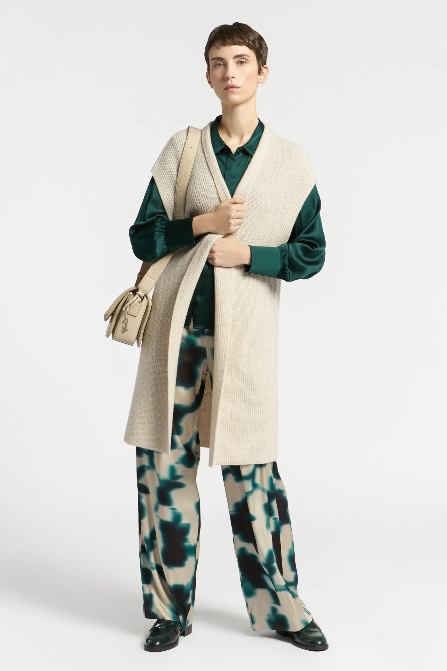 Lange ärmellose Strickjacke
