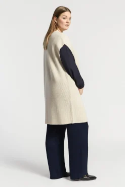 Lange ärmellose Strickjacke