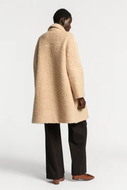 Langer Mantel aus Bouclé-Stoff