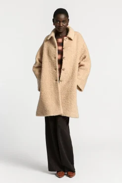 Langer Mantel aus Bouclé-Stoff