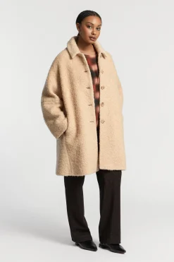 Langer Mantel aus Bouclé-Stoff