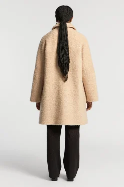 Langer Mantel aus Bouclé-Stoff