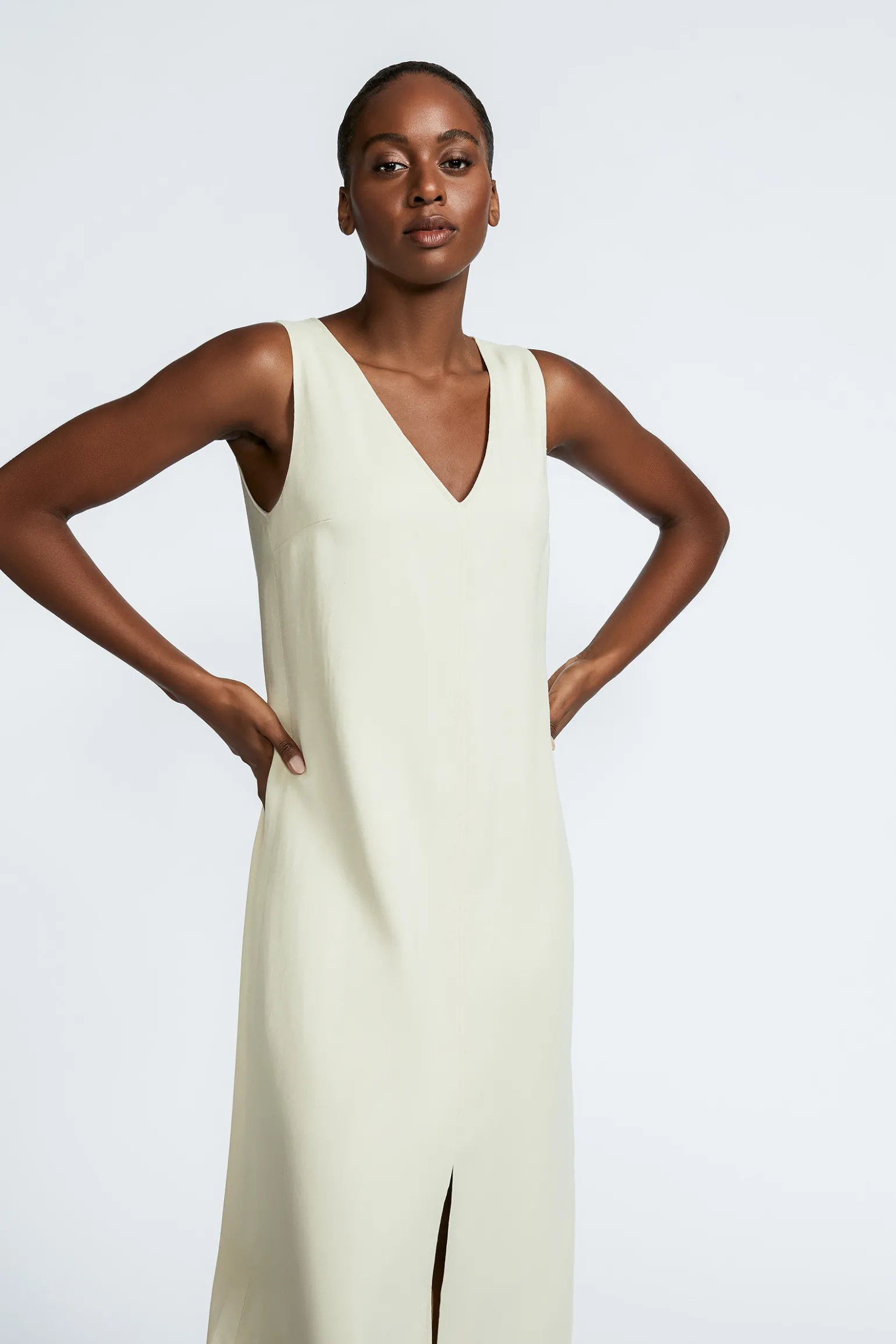Langes Kleid mit Schlitz