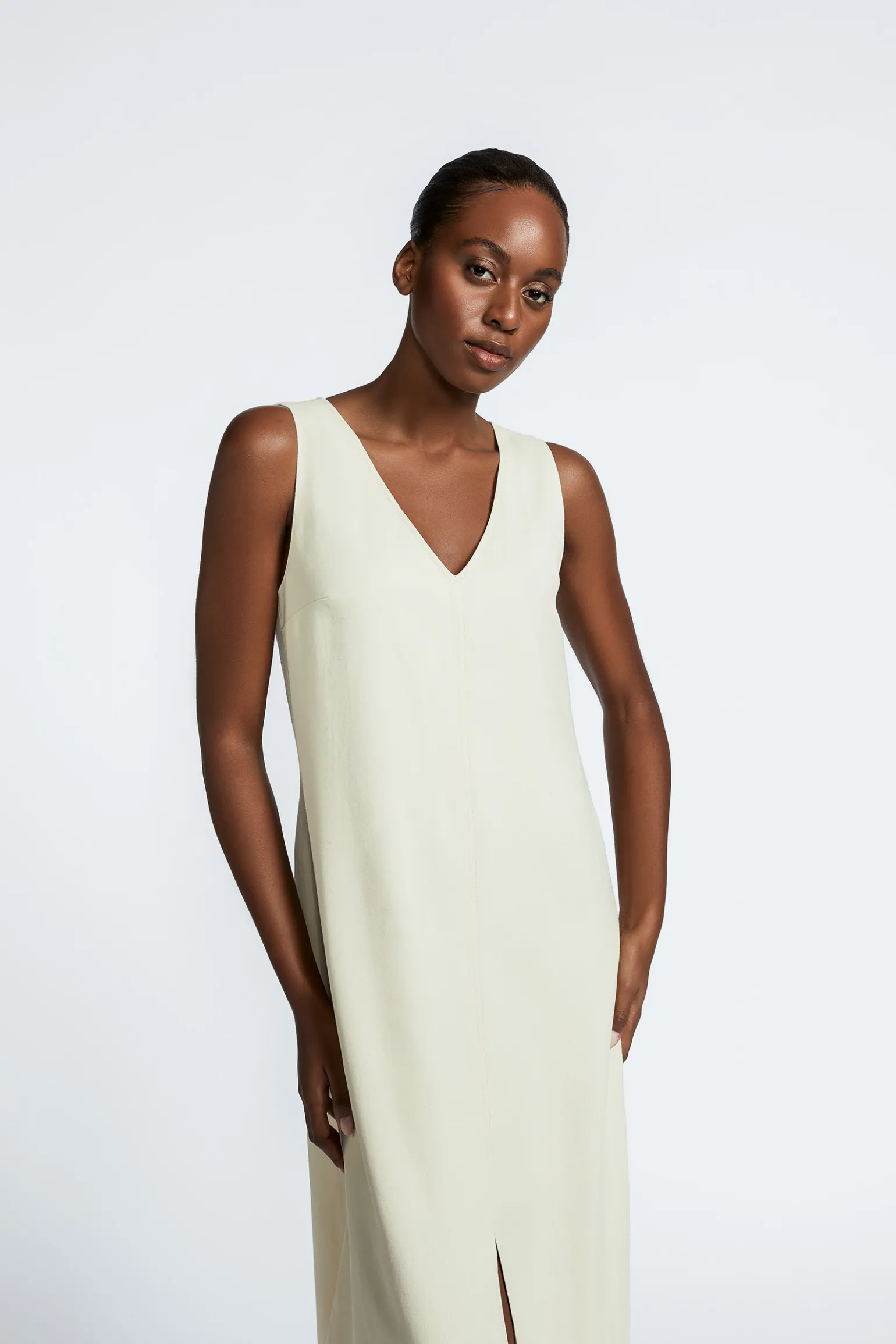 Langes Kleid mit Schlitz