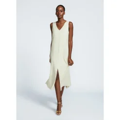 Langes Kleid mit Schlitz