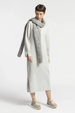 Langes Strickkleid mit Schlitz