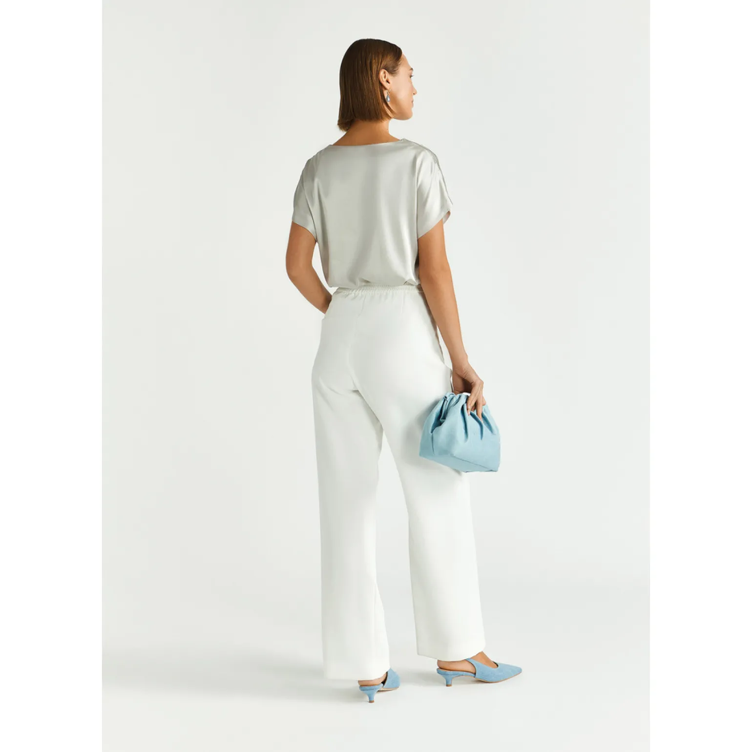 Locker fallende Hose mit weitem Bein
