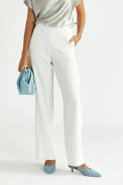 Locker fallende Hose mit weitem Bein
