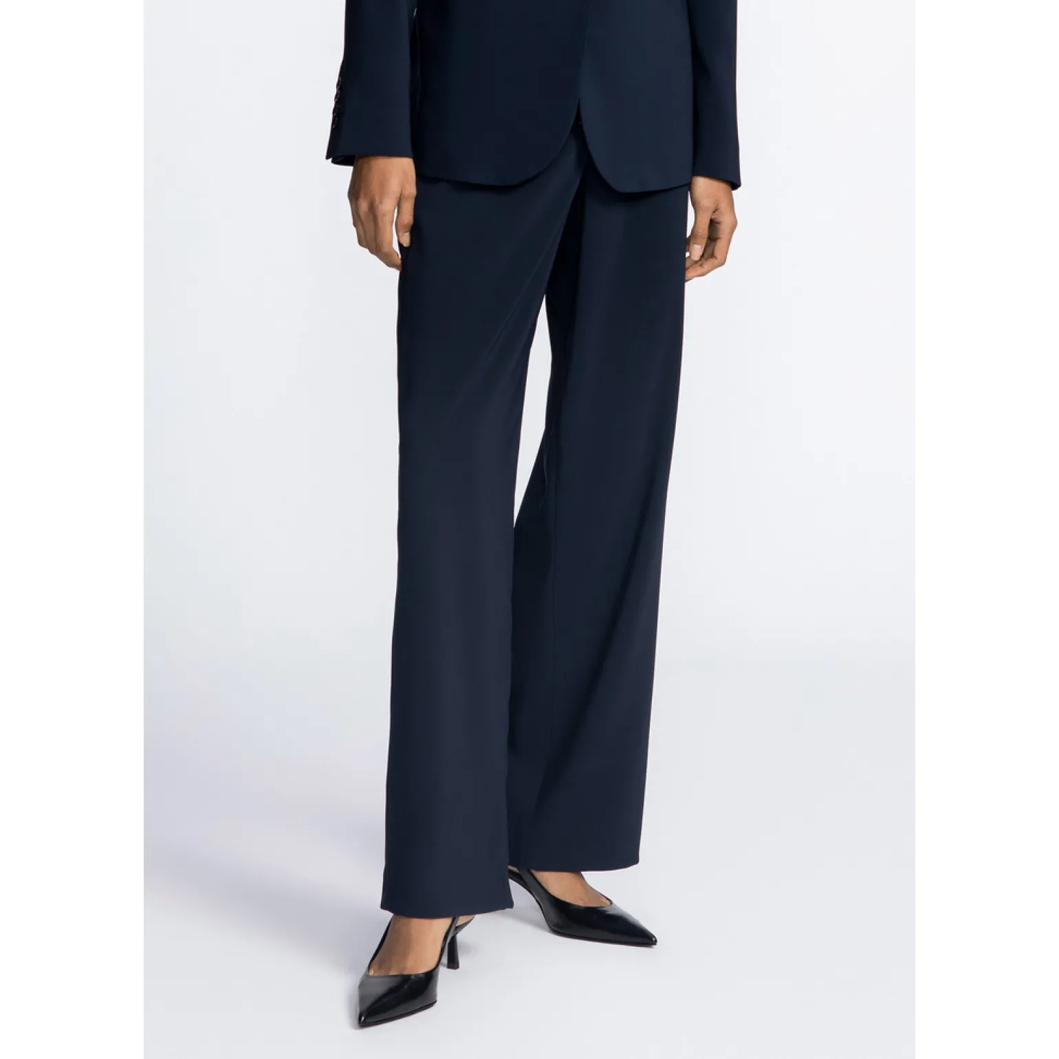 Navyblaue Hosen mit weiter Passform