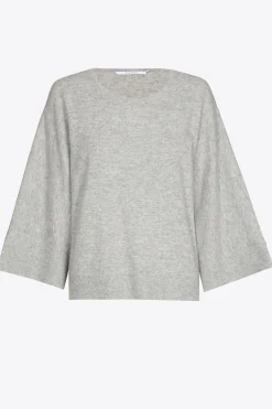Pullover mit überschnittenen Schultern