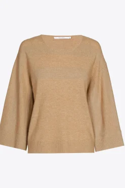 Pullover mit überschnittenen Schultern