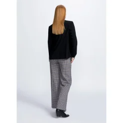 Schwarzer taillierter, knitterfreier Blazer