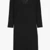 Schwarzes Kleid in A-Linie mit V-Ausschnitt