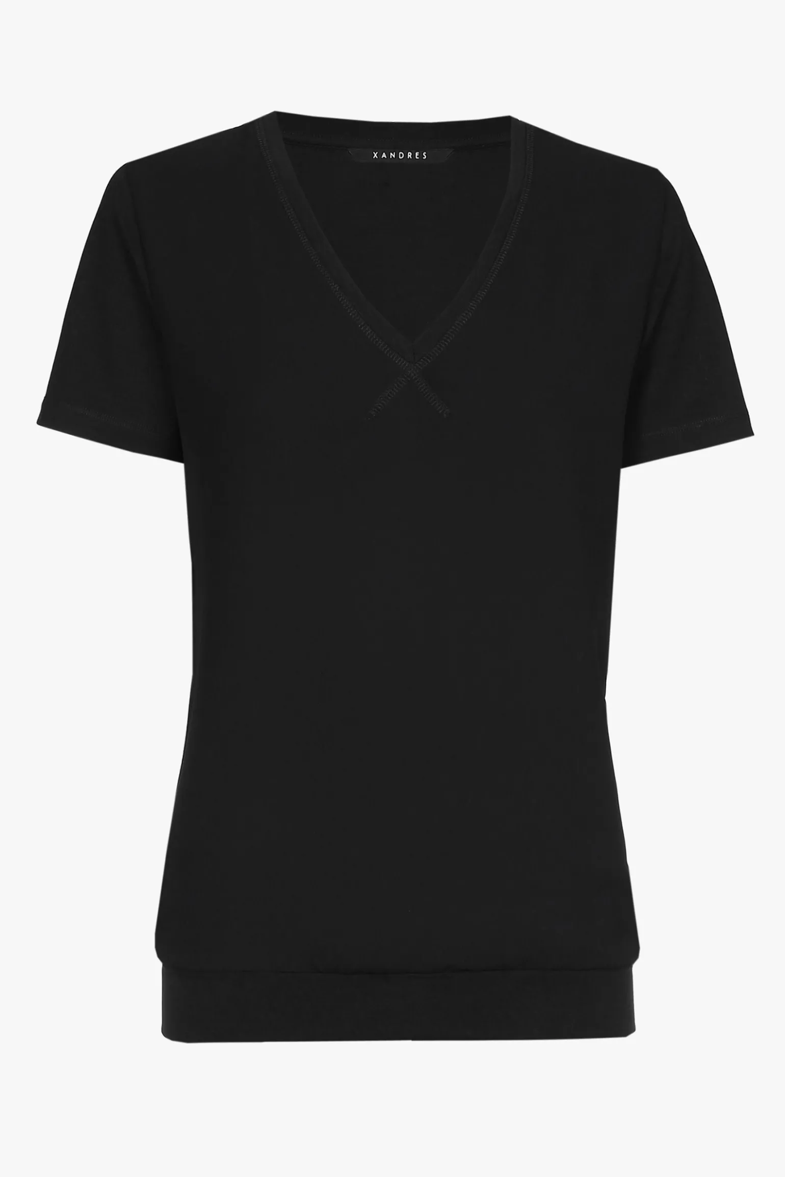 Schwarzes T-Shirt mit V-Ausschnitt.