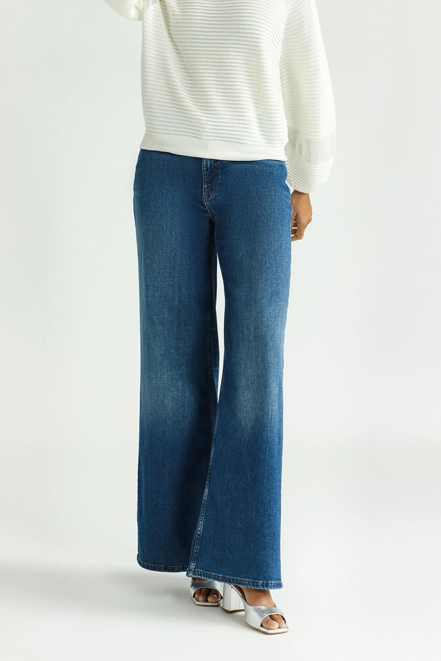 Sommerliche Jeansschlaghose
