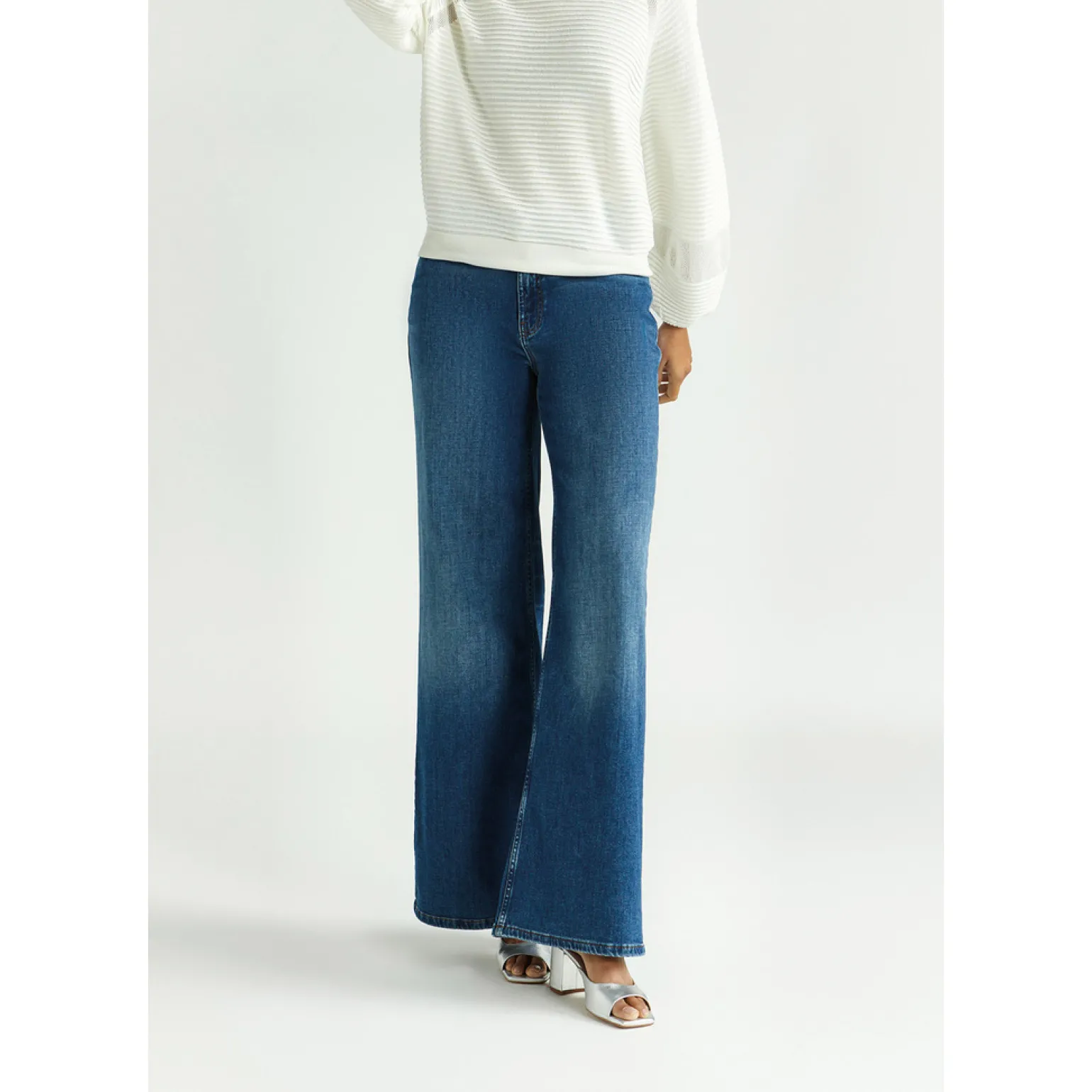 Sommerliche Jeansschlaghose
