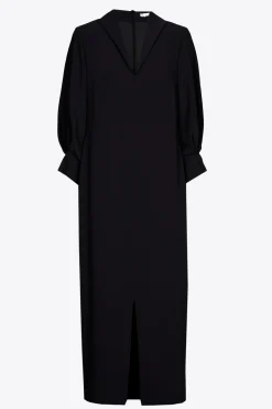 Tailliertes Kleid mit V-Ausschnitt