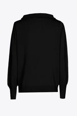 Wollpullover mit U-Boot-Ausschnitt