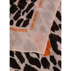 Wollschal mit Leopardenmuster